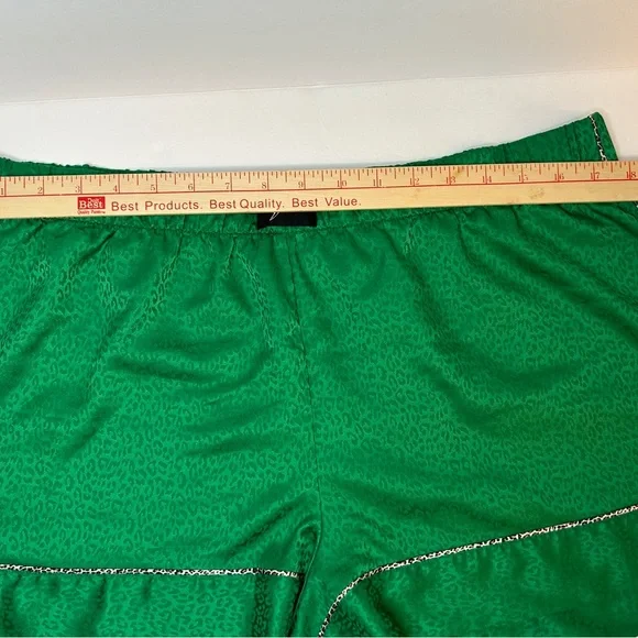 VS Satin Silky Pajama Shorts Bottoms Sz XL Kelly Green Animal Print Lingerie - Picture 3 of 5